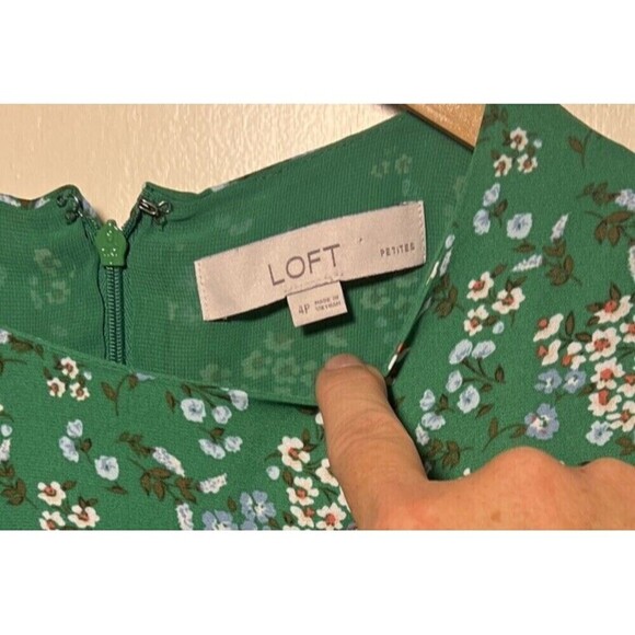 Loft Petite 4P Green‎ Floral Dress Lightweight Short Sleeves EUC Zip Back - Picture 2 of 4